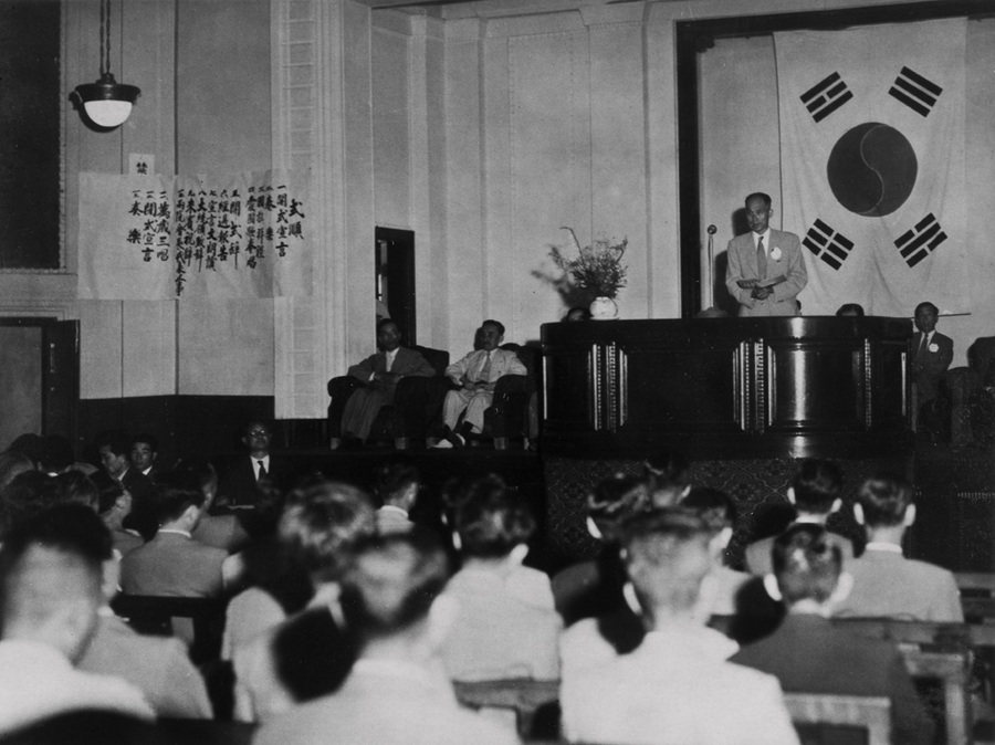 Photograph of the Opening Ceremony of the National Academy of Arts, 1954, MMCA Art Research Center Collection.