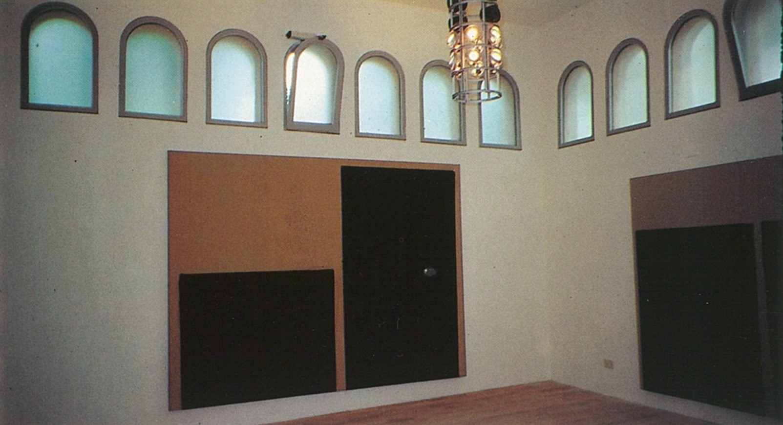199506