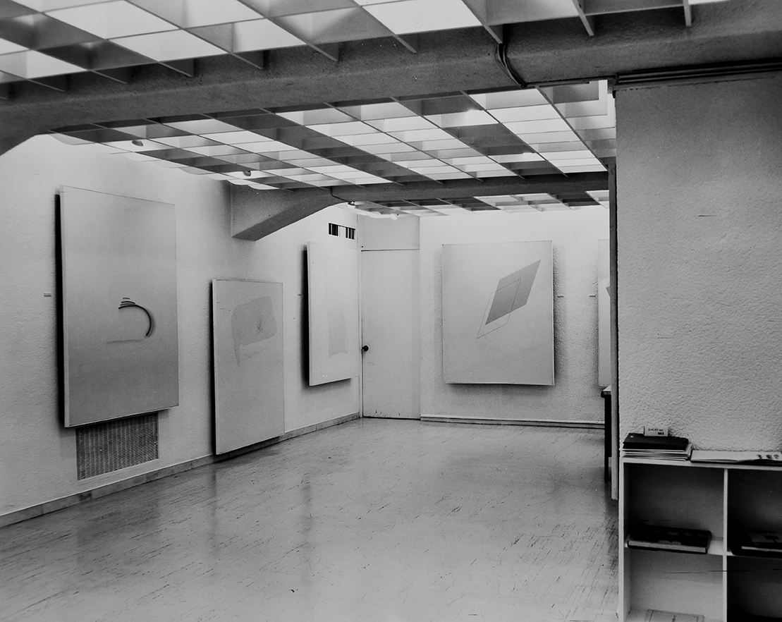 Installation view of Korea: Five Artists, Five Hinsek—White at Tokyo Gallery, 1975, MMCA Art Research Center Collection. Gift of Tokyo Gallery.